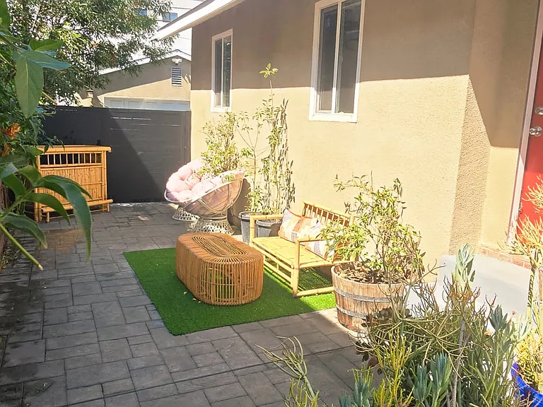 747 N Wilton Pl — Photo 11