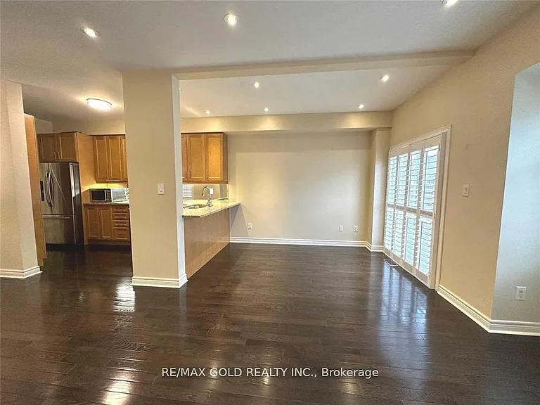 471 Meadowridge Ct — Photo 9