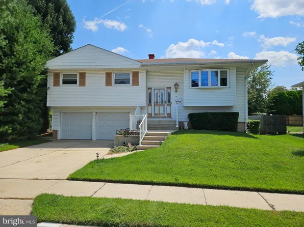 24 Evergreen Ln, Hamilton, NJ 08690