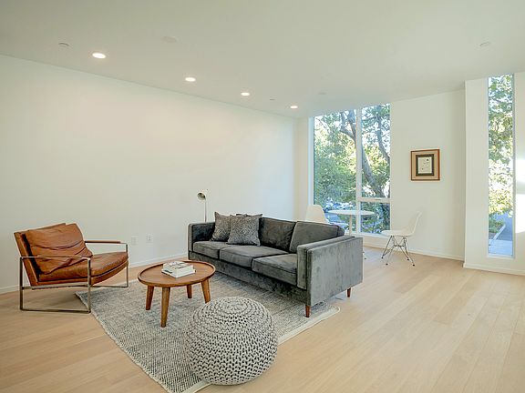 3rd image of 2421 Binnen Ln #1