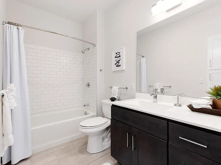 Station Row Apartments — Photo 8