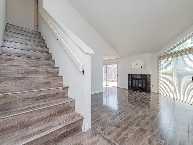 333 Stanford Ct — Photo 11