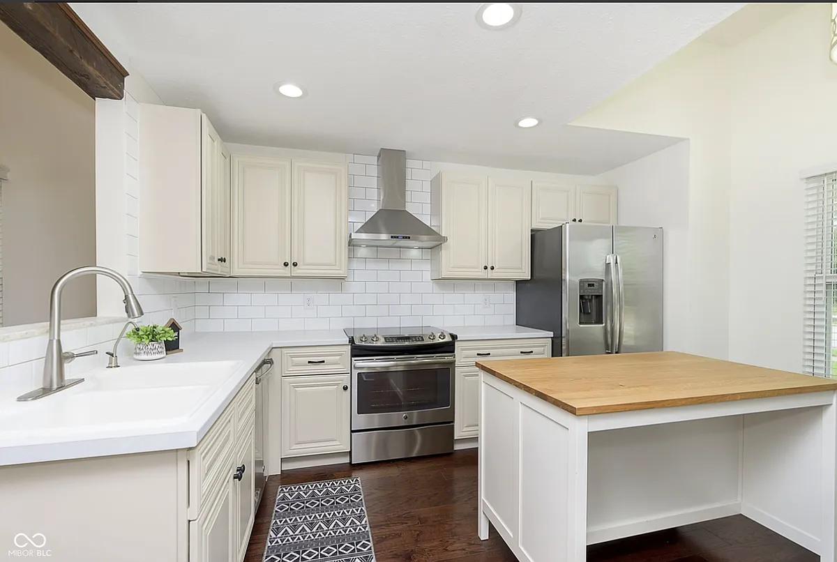 Building Photo - 1015 Belmont Cir