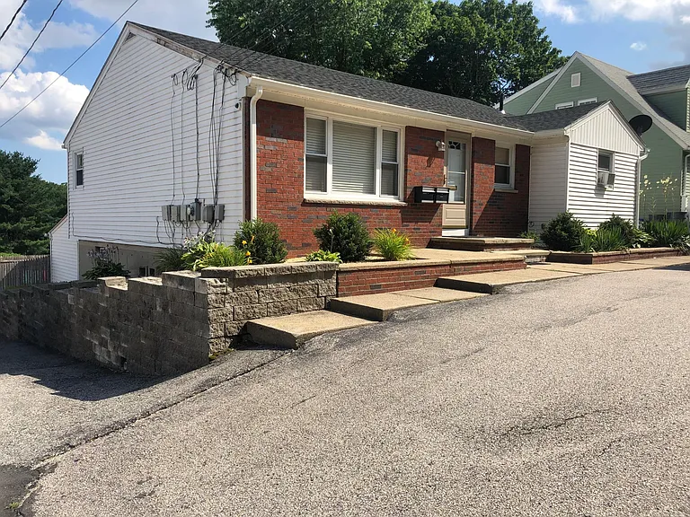 962 Plainfield St — Photo 2