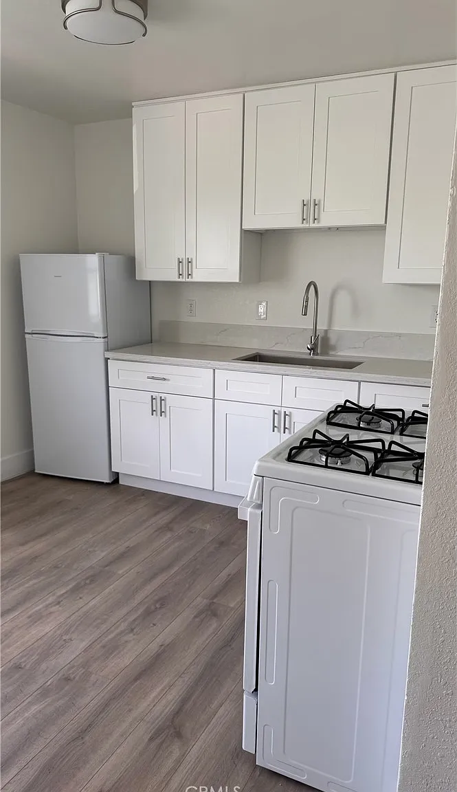 2 bed, 825 sqft, $2,600 — Photo 2