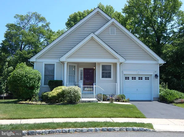 1 Bear Meade Dr, Hamilton, NJ 08691
