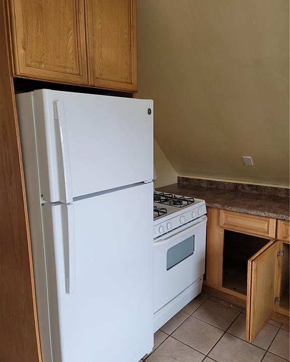 2nd image of 240 Bedford Ave