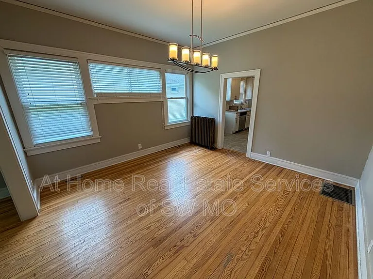 1005 S Roanoke Ave — Photo 4
