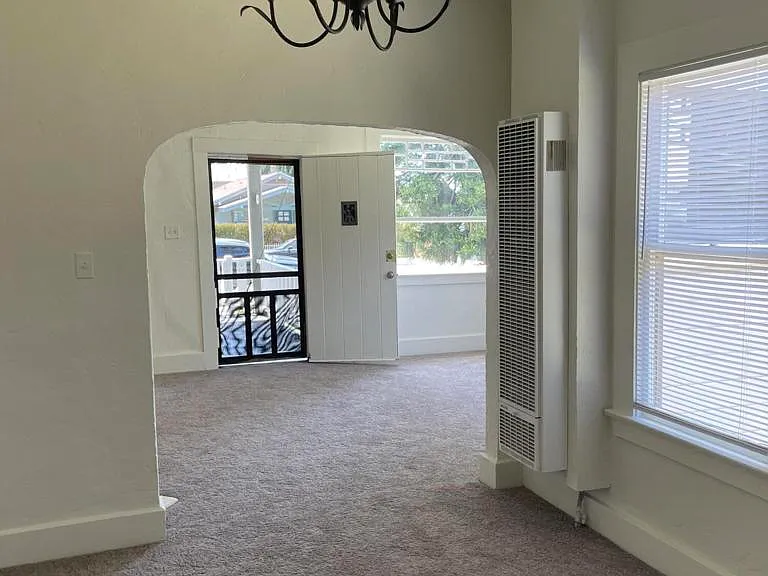1065 E Santa Clara St — Photo 2