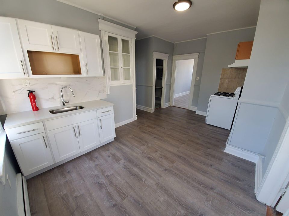 1st image of 222 William St #5