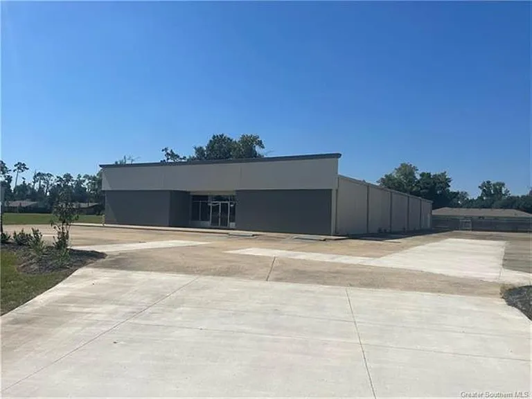 645 Highway 171 — Photo 1