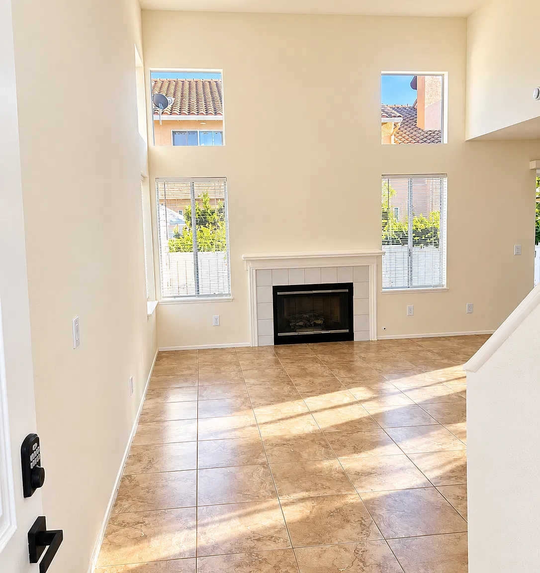 3 bed, 1249 sqft, $3,995 — Photo 2