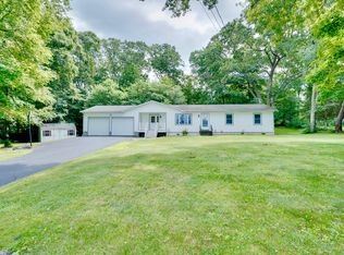 26 Laurel Heights Rd, Norwich, CT 06360