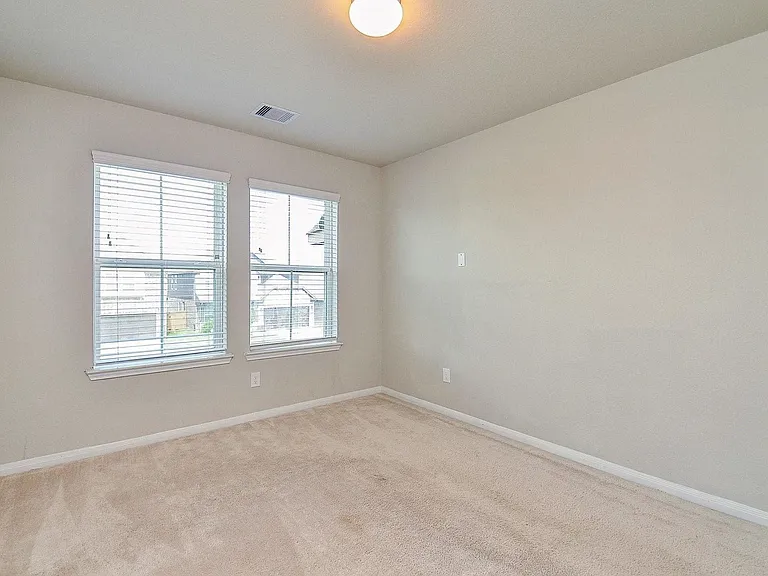 5443 Grand View Dr — Photo 10