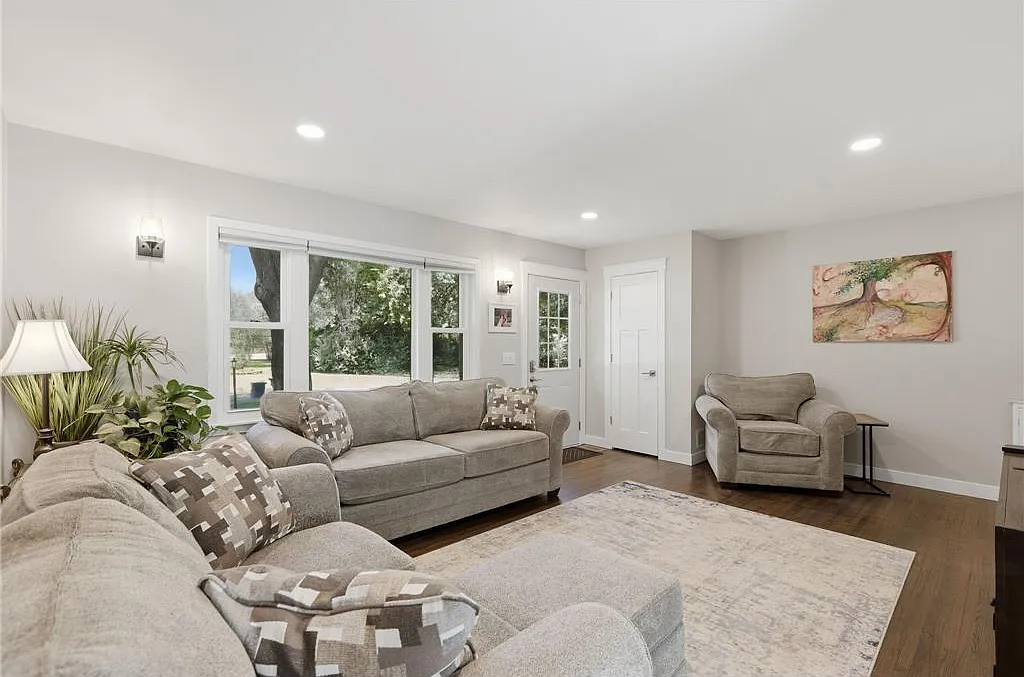 4 bed, 2764 sqft, $3,500 — Photo 4