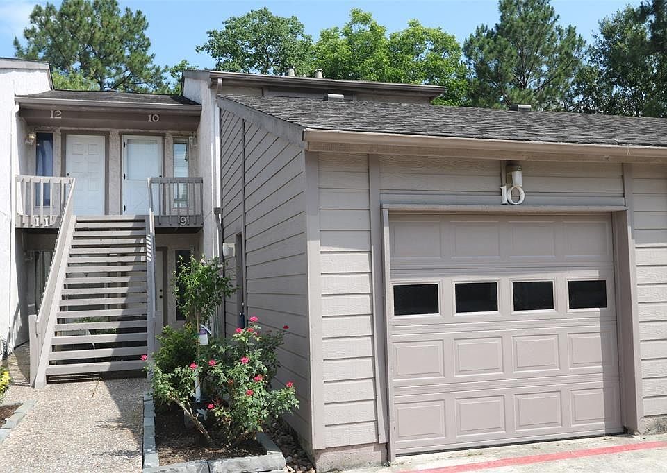 1st image of 10 Hideaway Dr