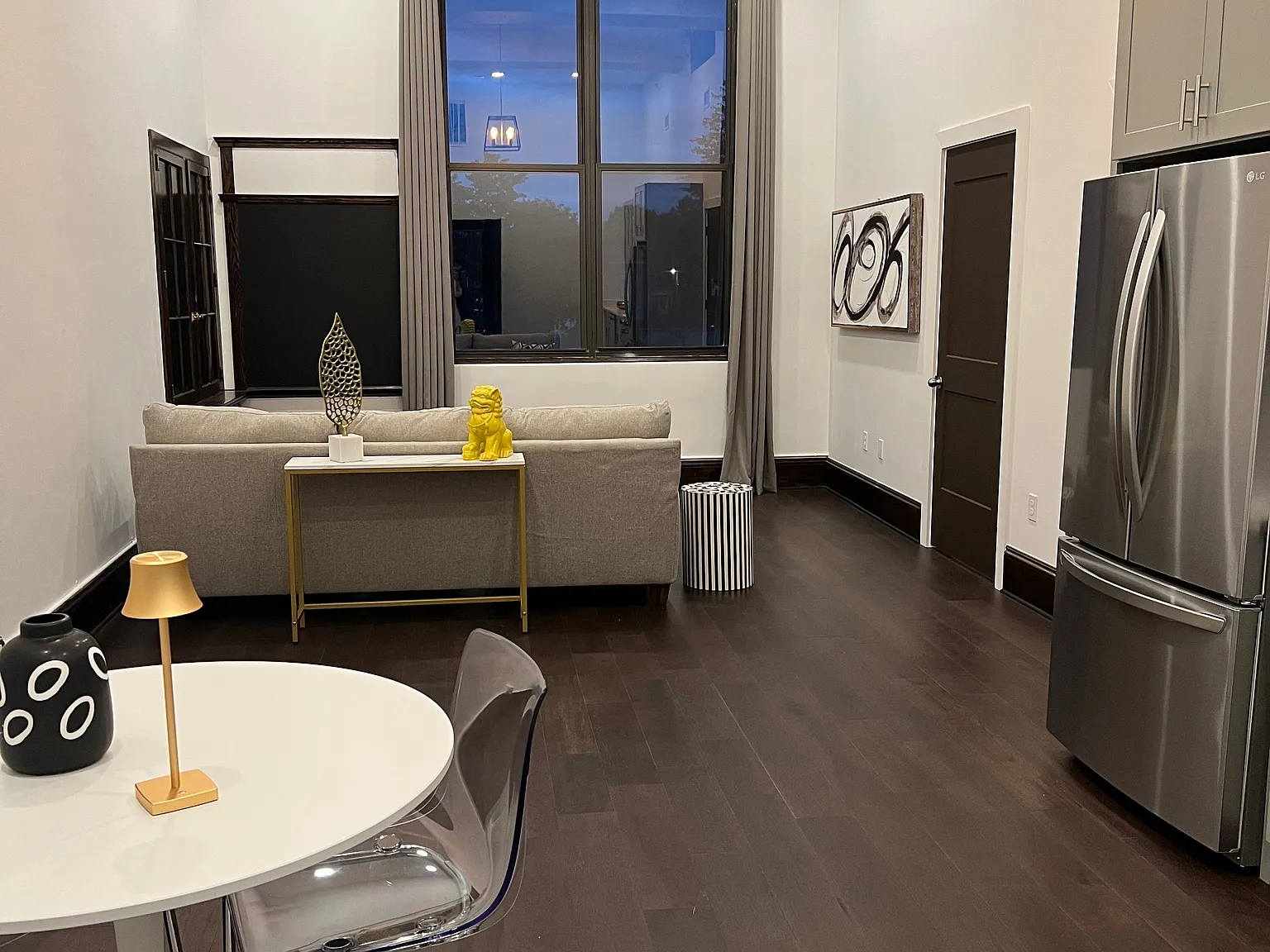 2 bed, 1100 sqft, $2,400 — Photo 3