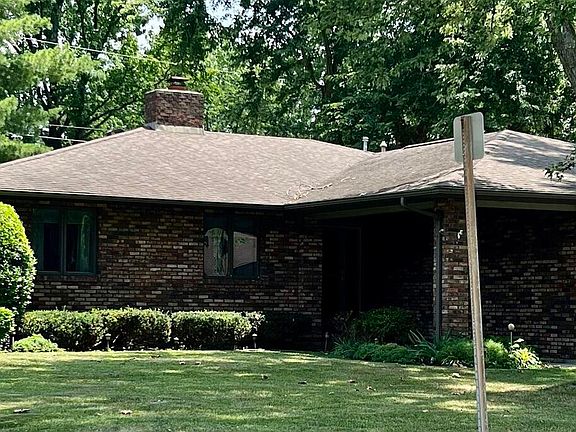 2nd image of 211 S Canterbury Dr