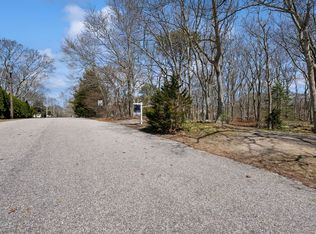6 Columbine Ave, Hampton Bays, NY 11946