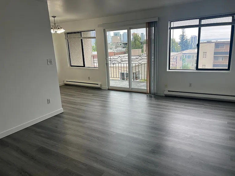 527 Summit Ave E — Photo 11