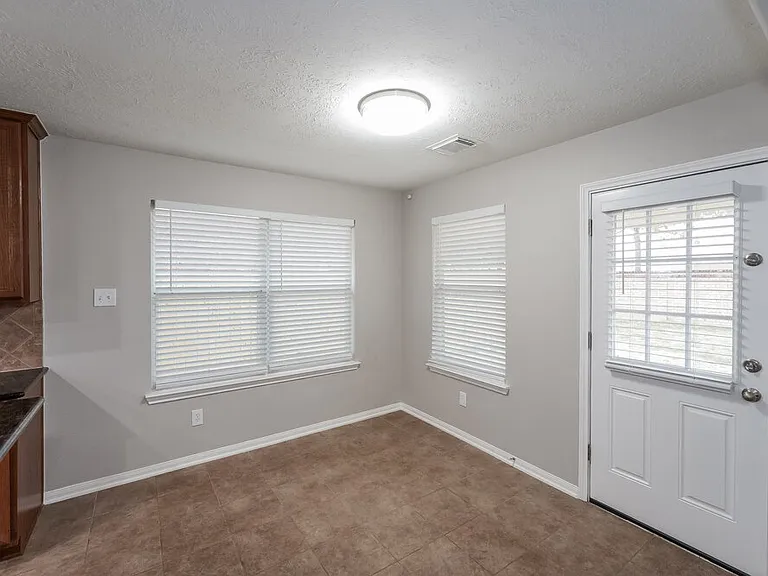 7811 Iris Glen Ln — Photo 3