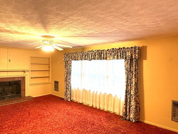 4th image of 105 Sunset Dr