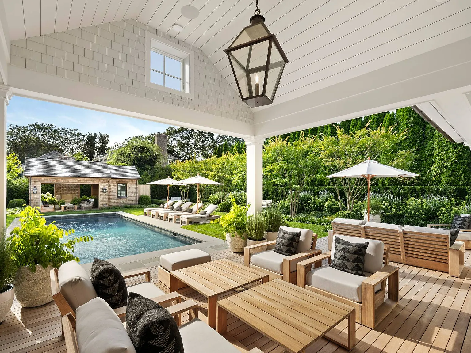 Timeless Custom Home Near East Hampton Village — Photo 2