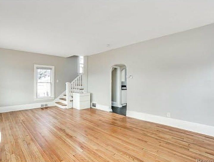 23451 E Scott Blvd, photo 2