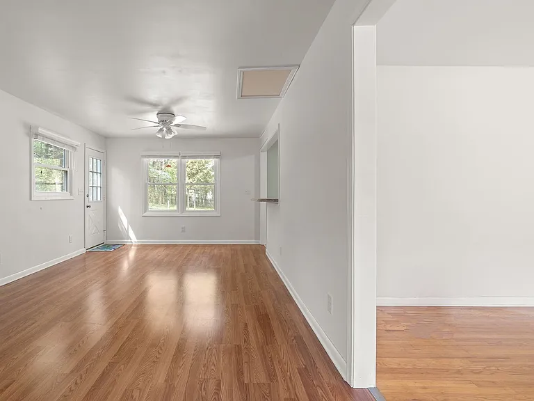 8907 Rollingwood Rd — Photo 12