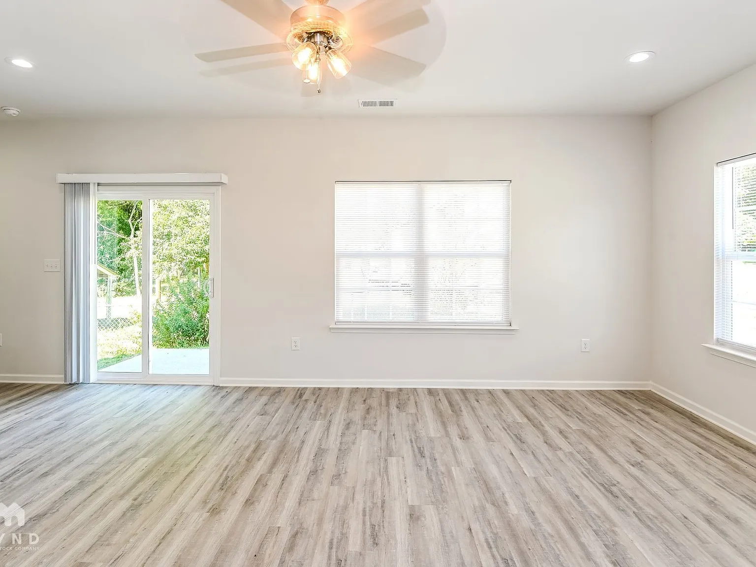 3 bed, 3.0 bath, 1431 sqft, $1,981 — Photo 3