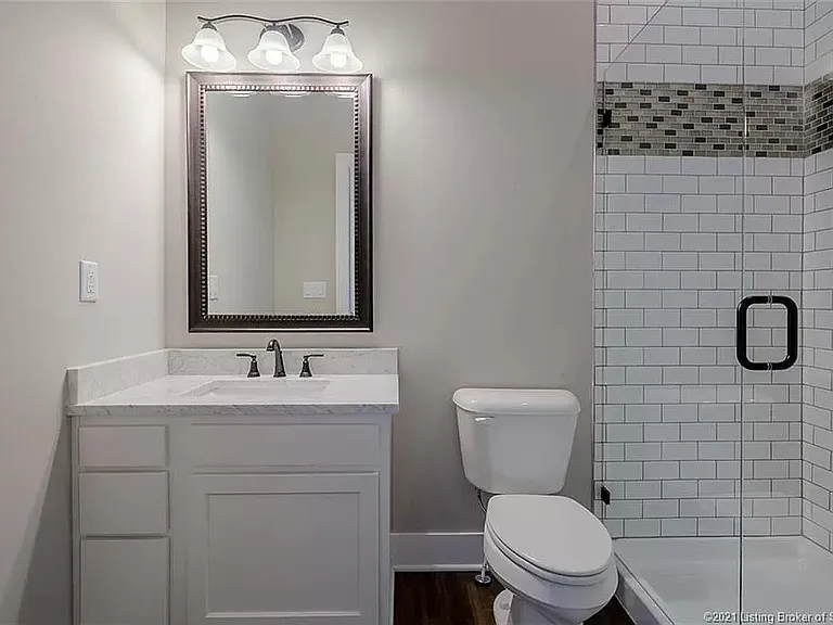 532 E Chestnut St — Photo 11