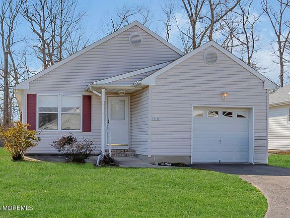 3rd image of 1440 Petunia Way S