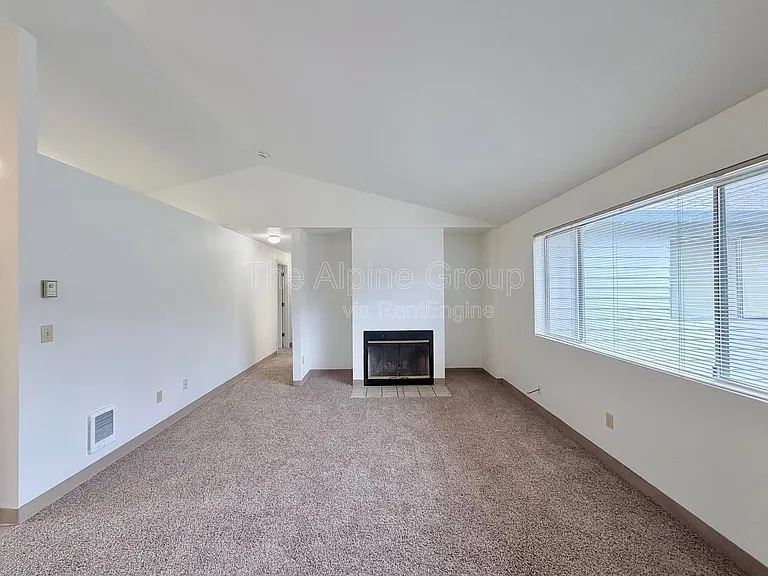 8991 SW Herb Way — Photo 4
