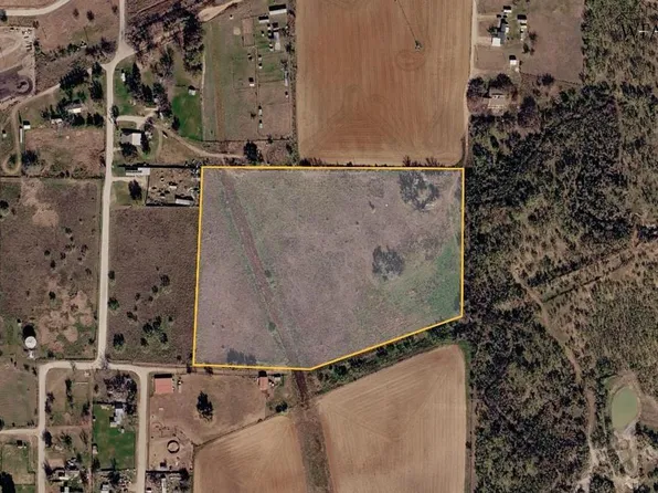 E Cotton St, Seymour, TX 76380