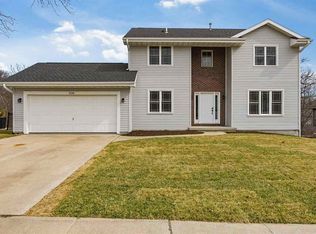 3310 Riverside Dr NE, Cedar Rapids, IA 52411