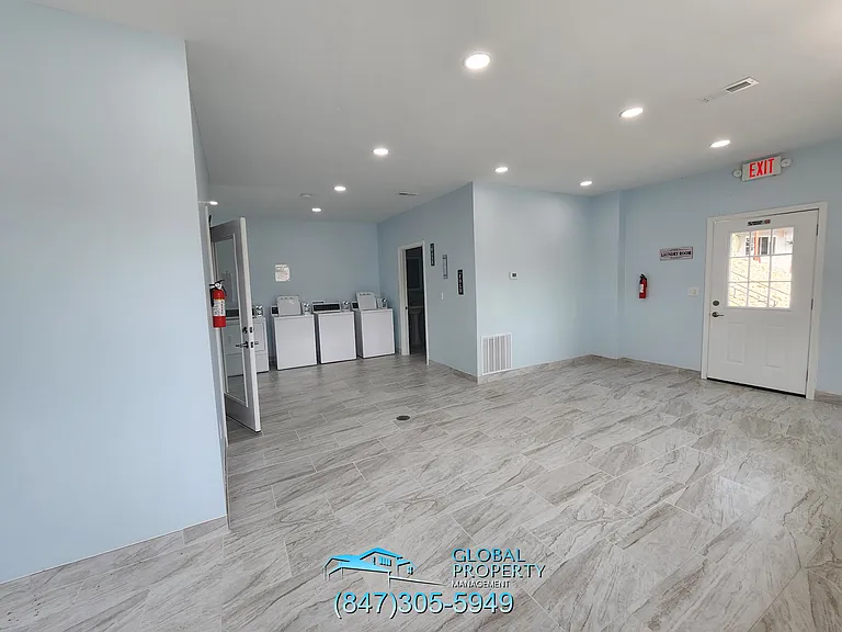 Lakefront Apartments — Photo 57