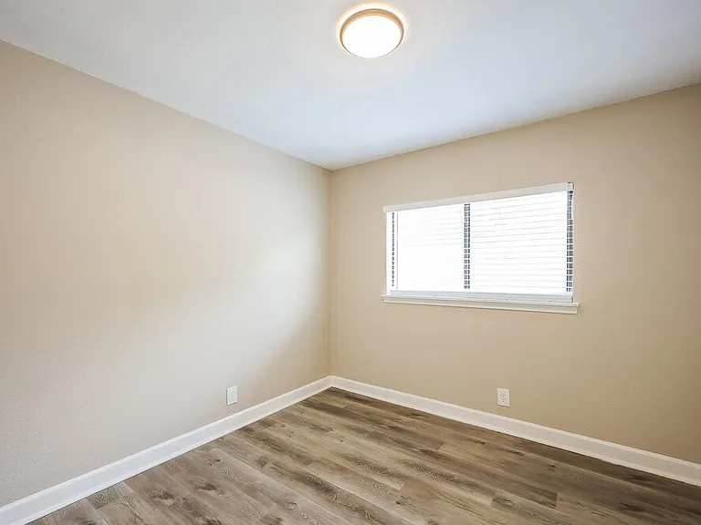 8106 Hoovers Bnd — Photo 15