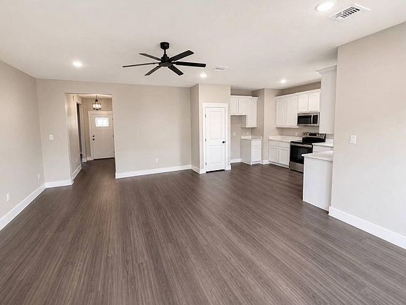 4th image of 1021 W Walker St