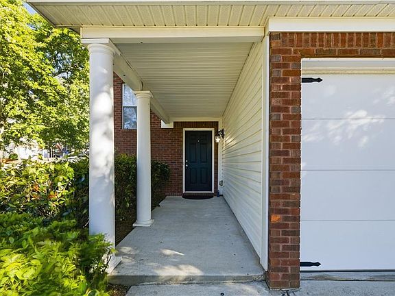 4th image of 702 River Hill Dr