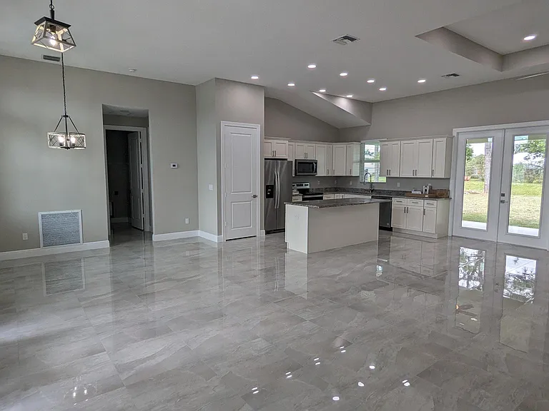 6037 NW Winfield Dr — Photo 3