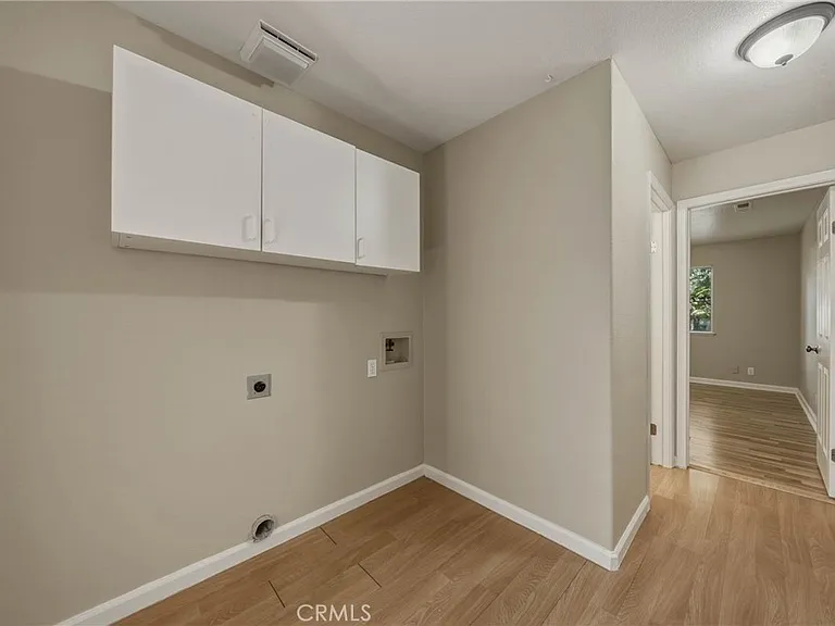 687 Armstrong St — Photo 25