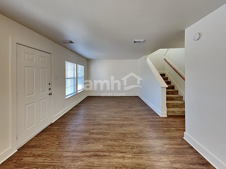 817 Lightningbug Ln — Photo 6