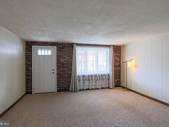 5th image of 7858 Saint Claire Ln