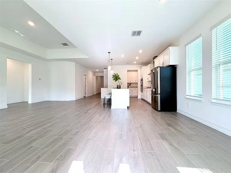 1307 Broward Dr — Photo 5