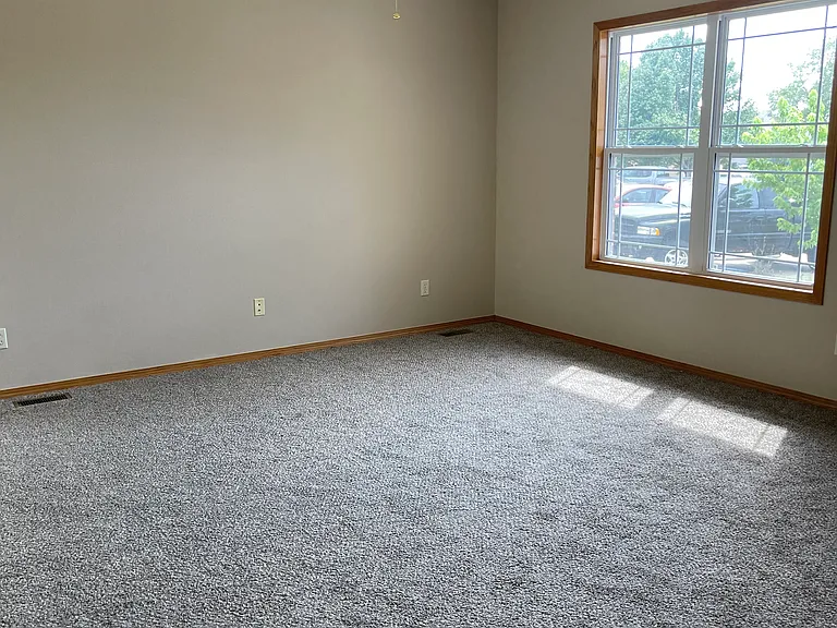 817 E Hedgewood St — Photo 3