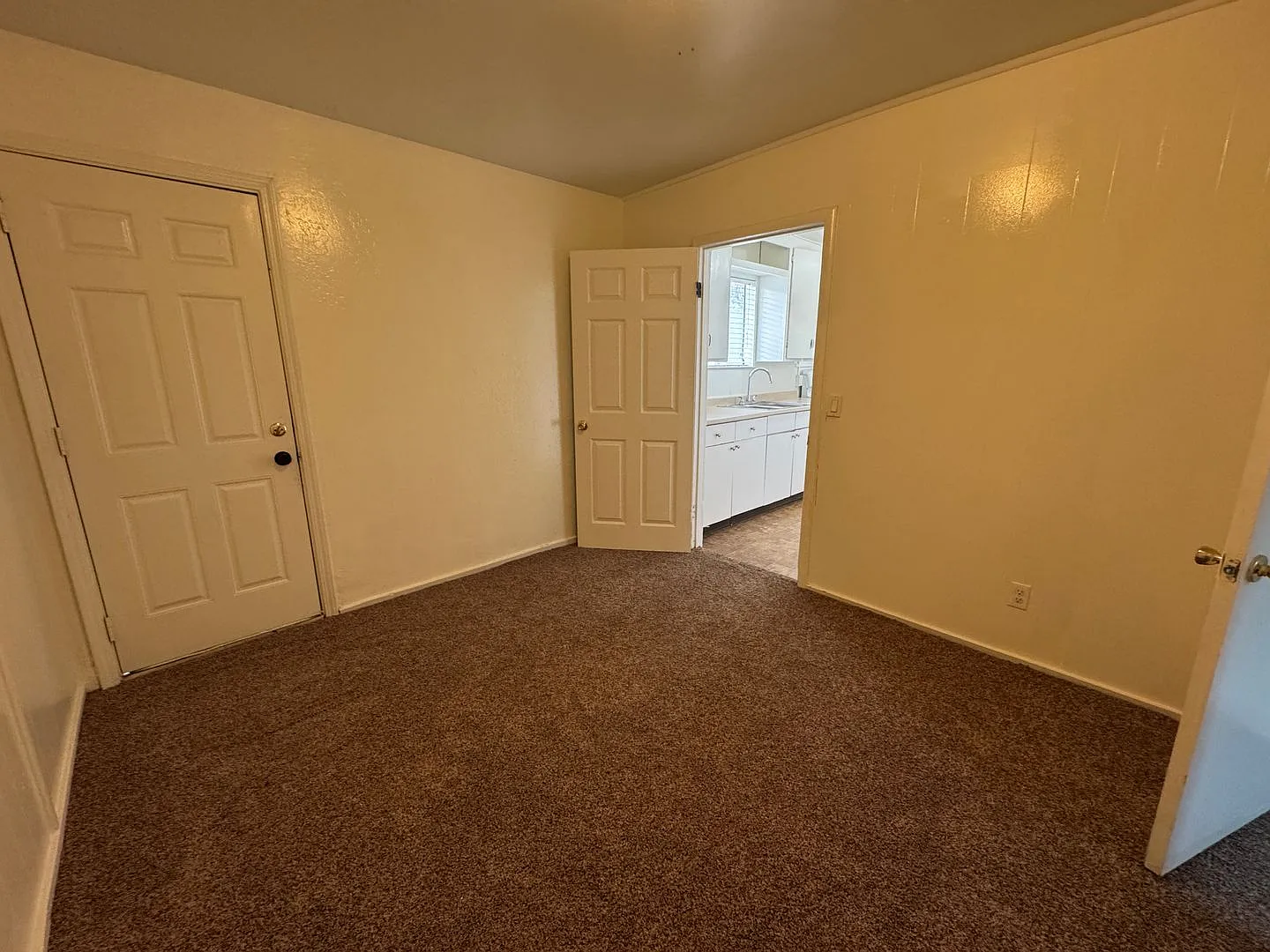 2282 Maple St — Photo 4