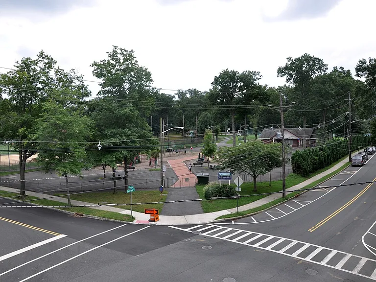 STATION SQUARE AT FANWOOD — Photo 16