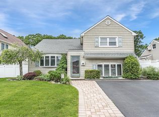 15 Poplar St, Massapequa, NY 11758