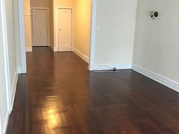 Very spacious living room