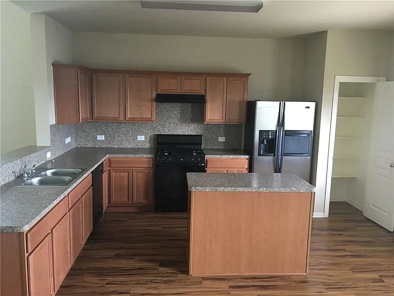 1385 Red Stag Pl — Photo 3